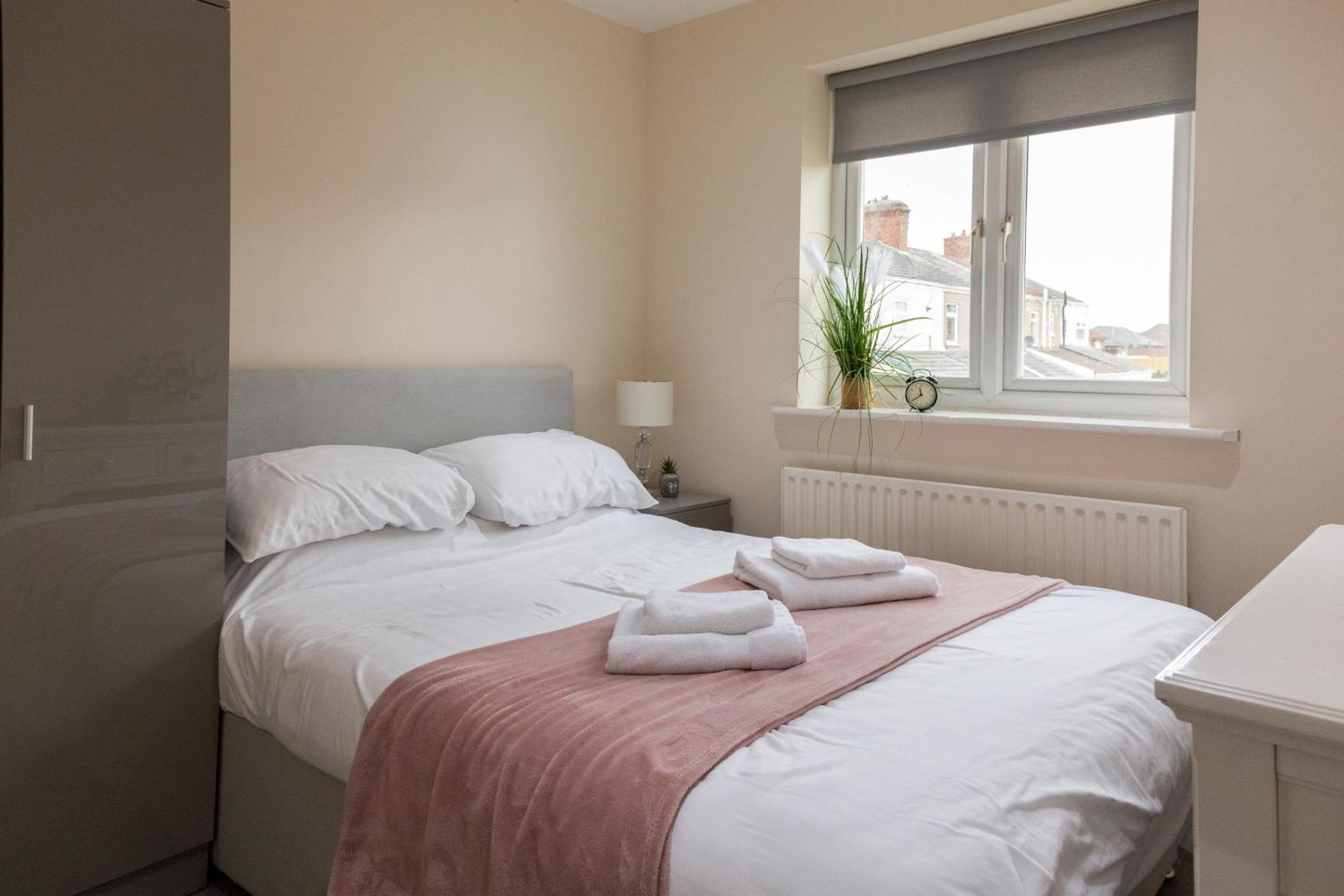 Pinfold Court Apartments Ноусли Экстерьер фото