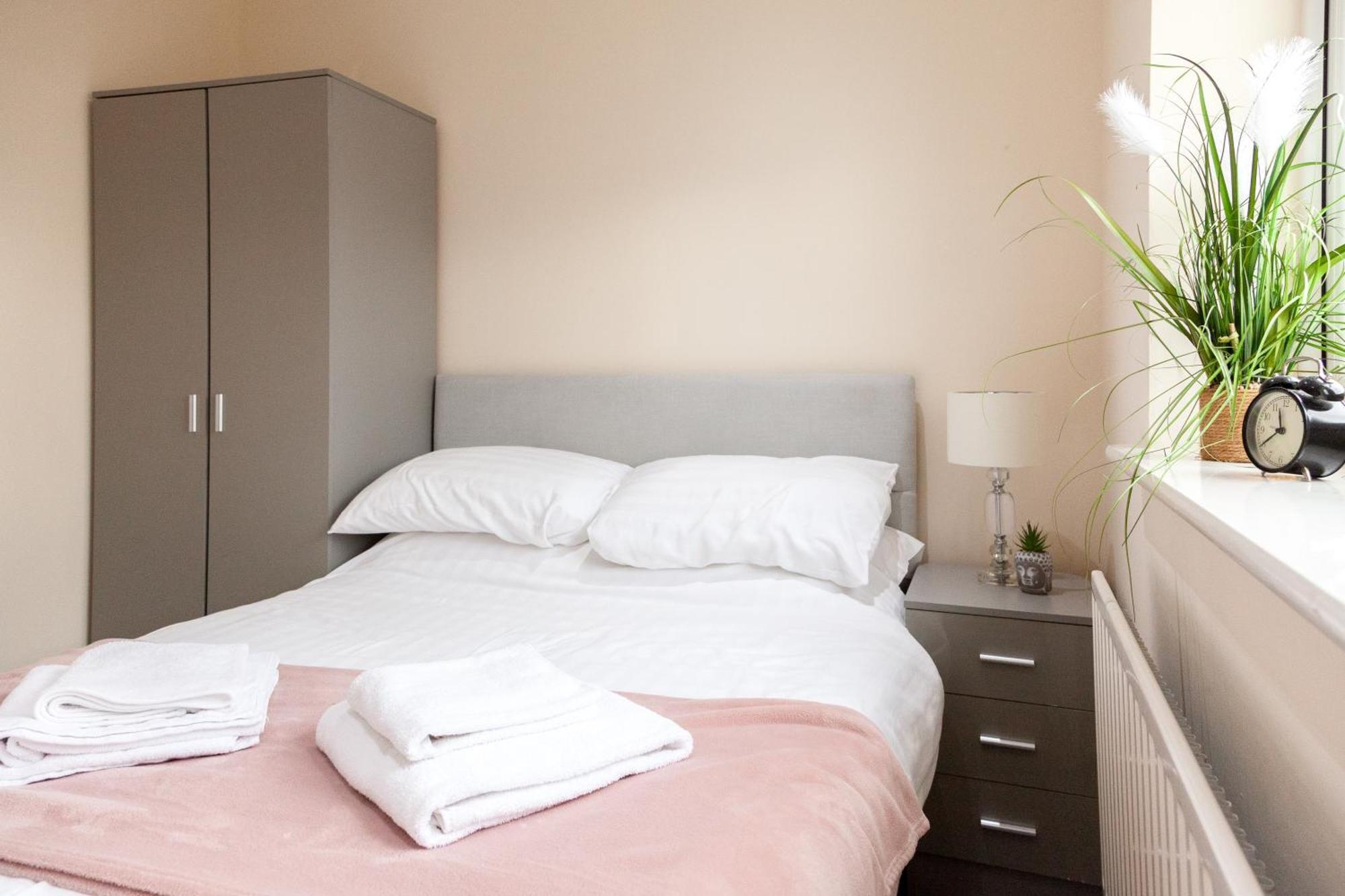 Pinfold Court Apartments Ноусли Экстерьер фото
