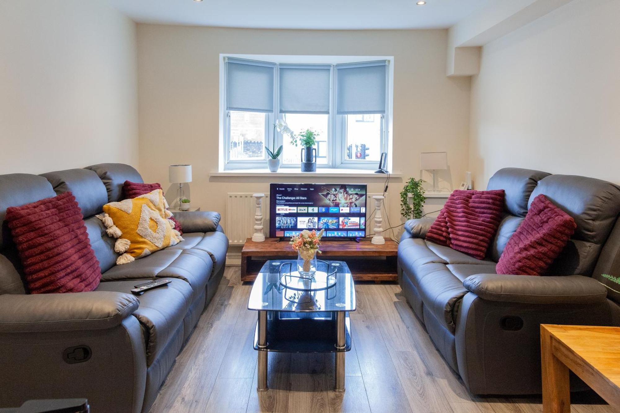 Pinfold Court Apartments Ноусли Экстерьер фото