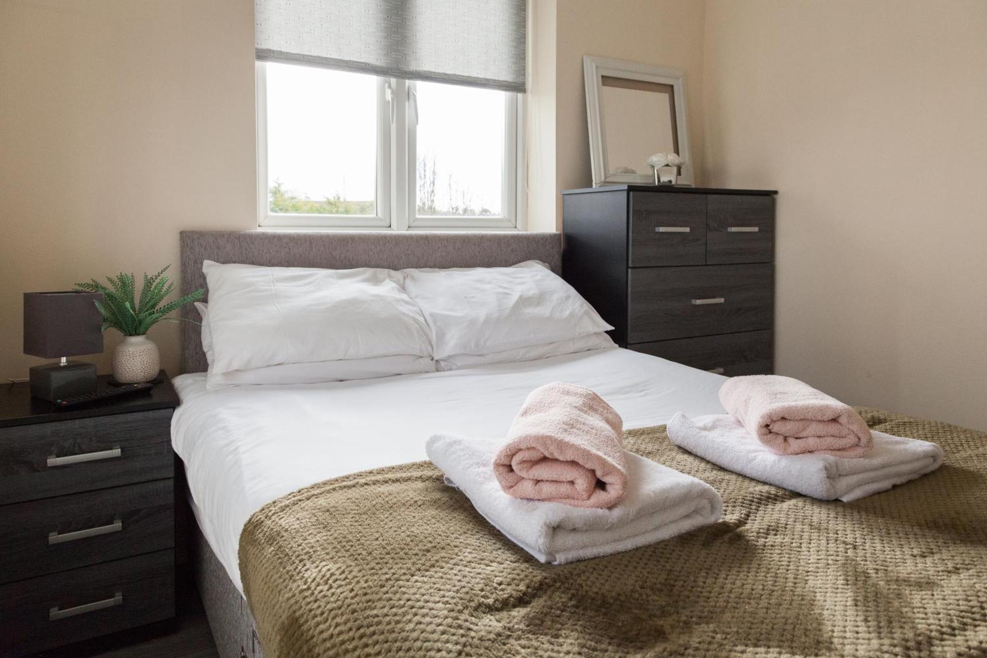 Pinfold Court Apartments Ноусли Экстерьер фото