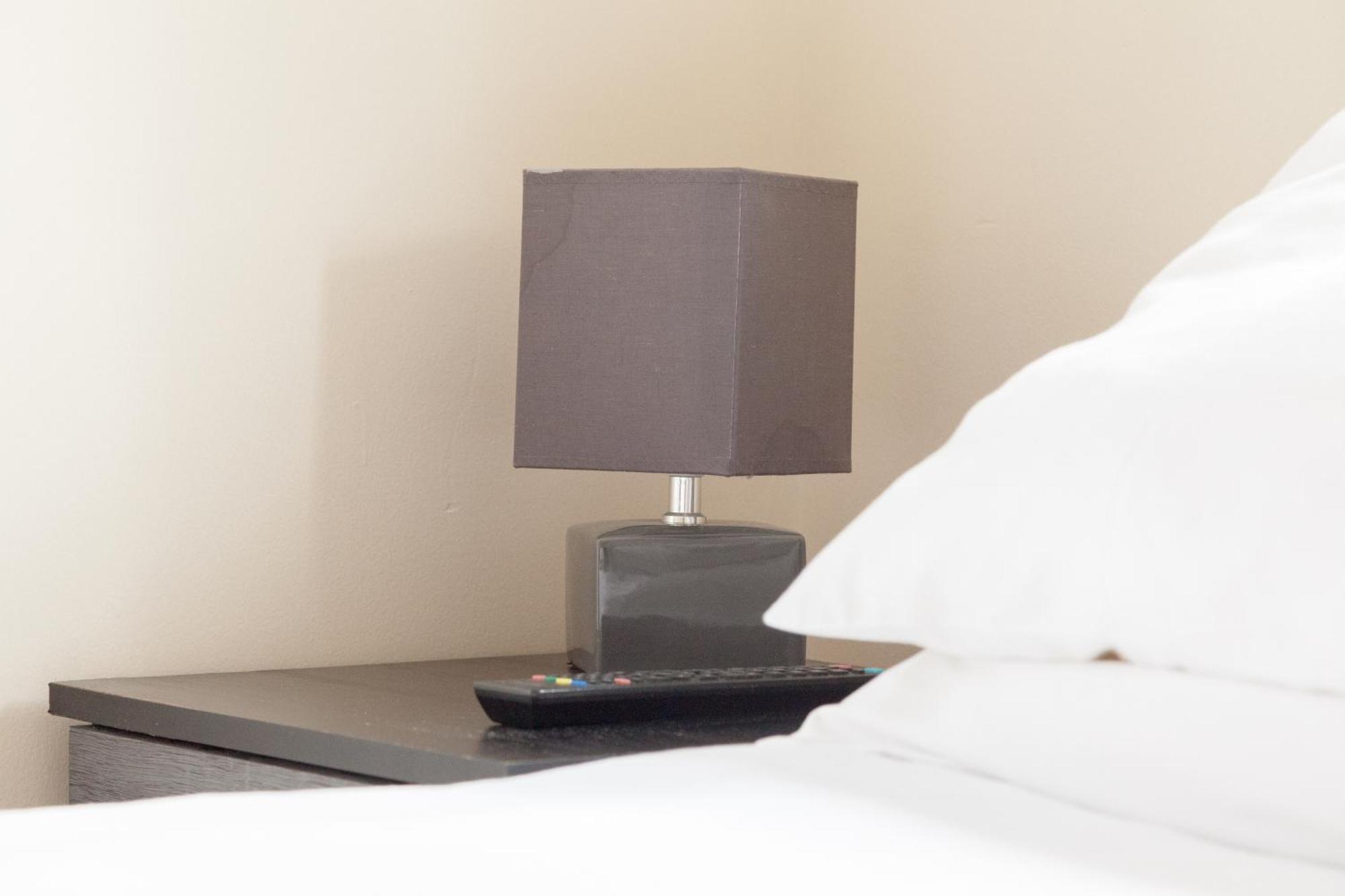 Pinfold Court Apartments Ноусли Экстерьер фото