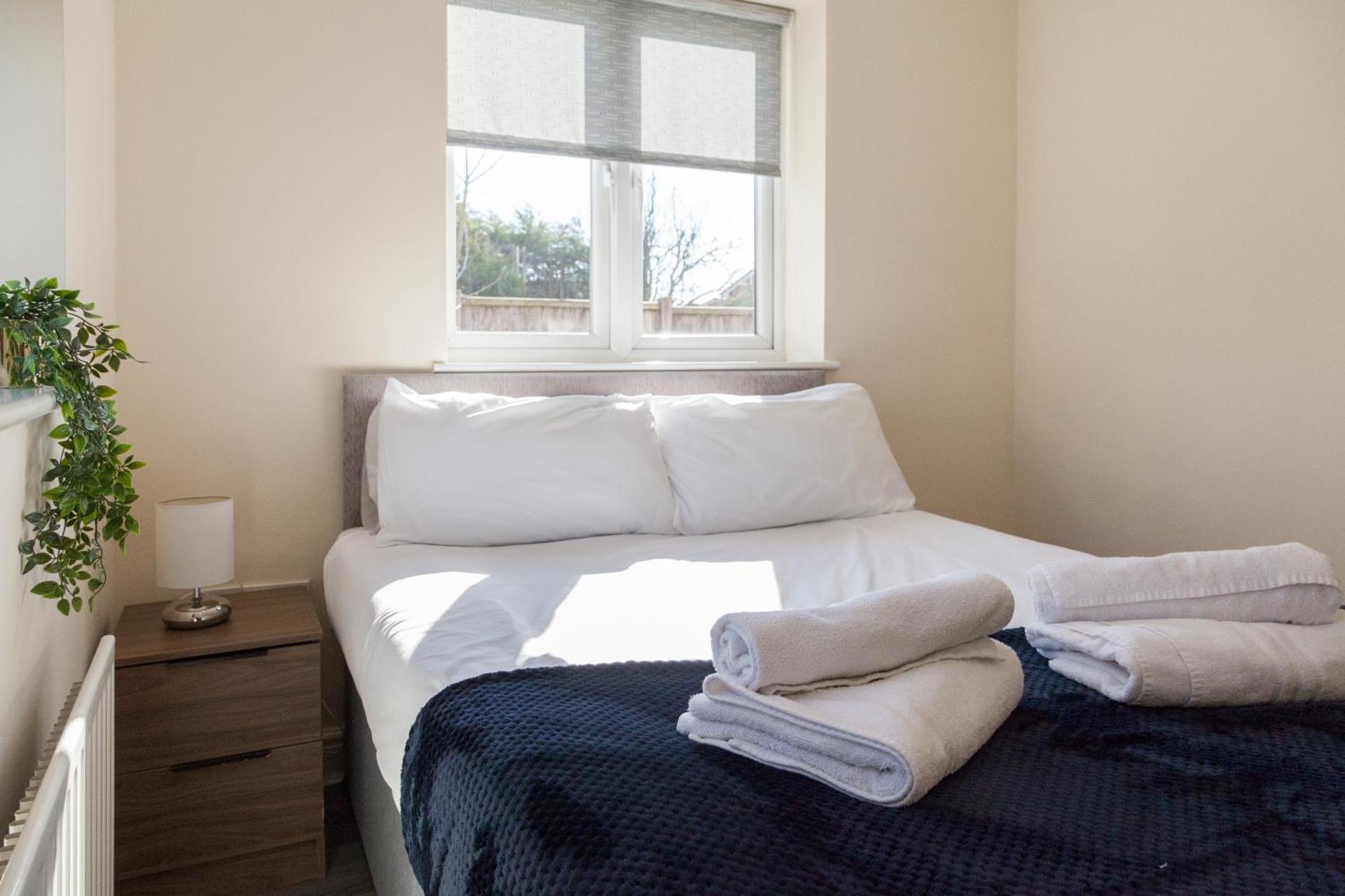 Pinfold Court Apartments Ноусли Экстерьер фото