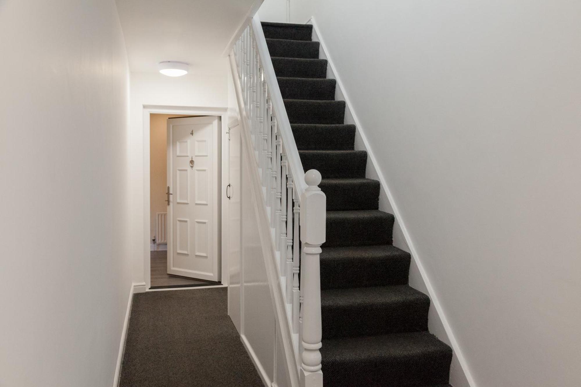 Pinfold Court Apartments Ноусли Экстерьер фото