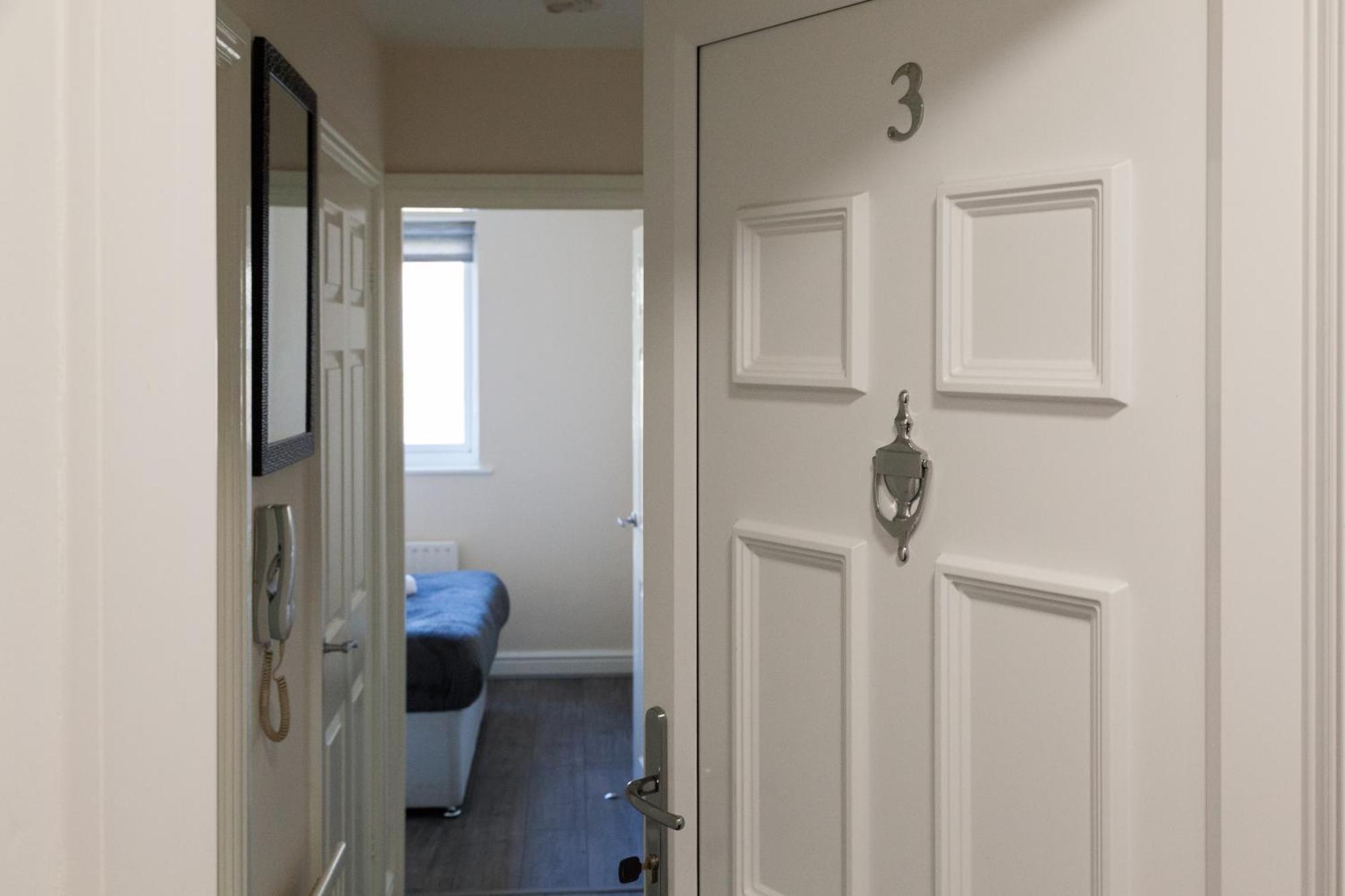 Pinfold Court Apartments Ноусли Экстерьер фото